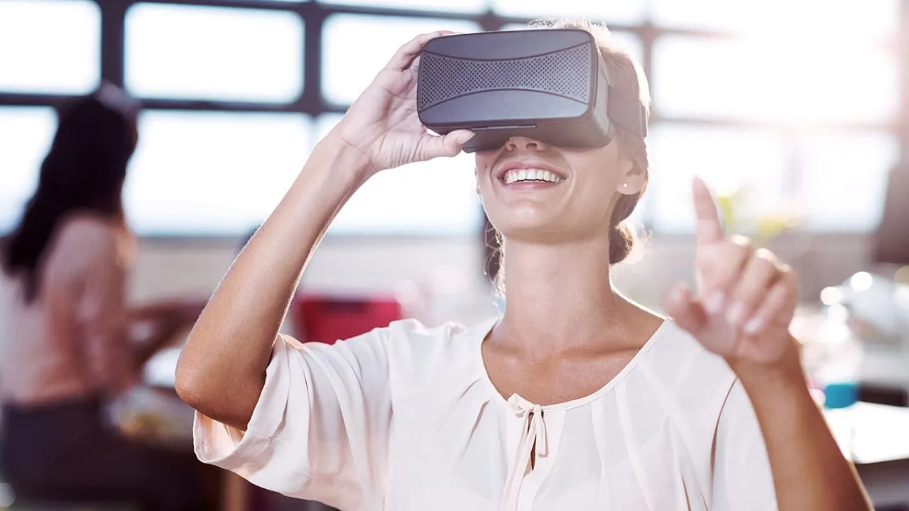 woman-corporate-setting-training-virtual-reality-headset-feature